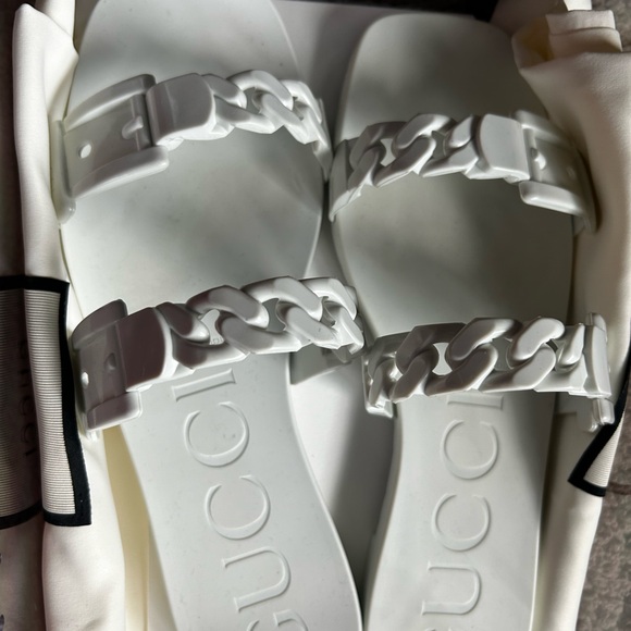 Gucci Rubber Slides chain link dust bag included worn twice stored acrylic case - Picture 9 of 9